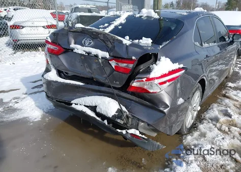 2020 Toyota Camry Le z USA, uszkodzony, nr VIN 4T1C11AK8LU369729